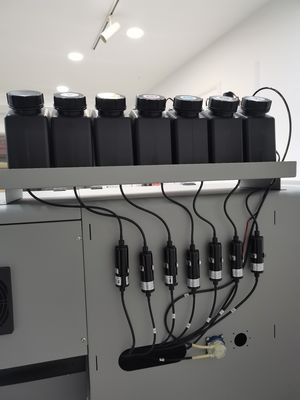 Impresora UV con cabeza de impresión i3200 y sistema de refrigeración por agua LED incluido