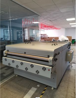 Máquina de secado de impresoras DTF tamaño A1 con sistema de toma de papel y ancho de trabajo de 60 cm