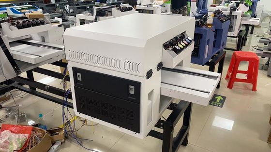 Impresora UV con cabeza de impresión XP600 para la impresión de barniz de rodillo a rodillo y de piso plano en cilindros